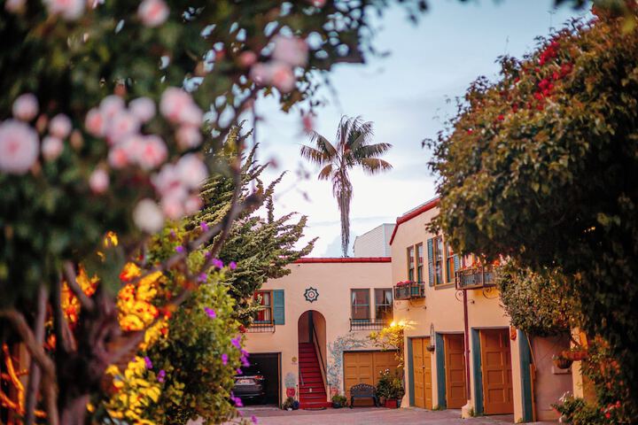 Hotel Exterior 72 of 83