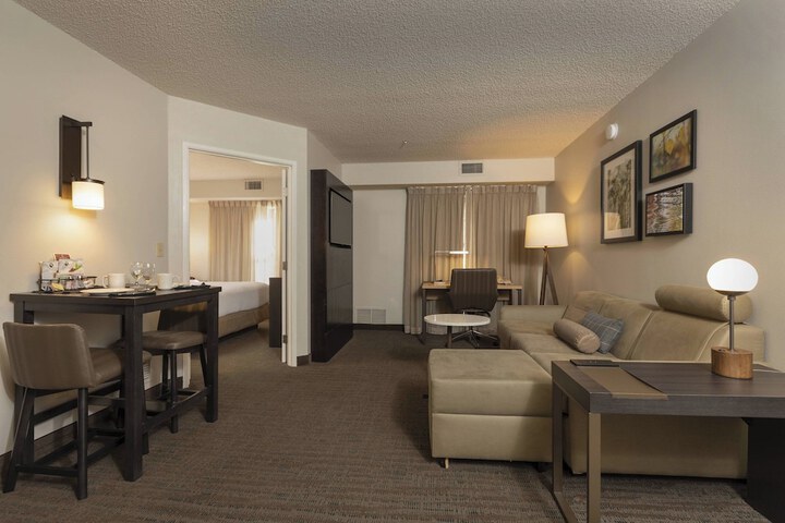 Room 10 of 17