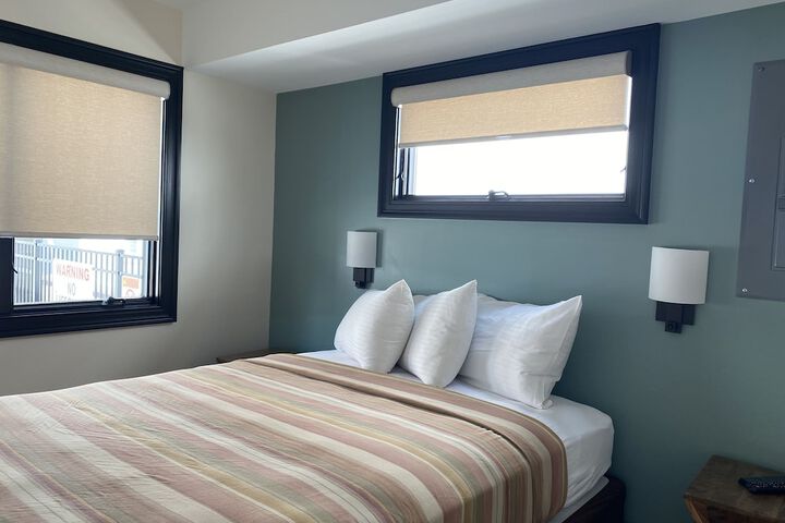 Room 64 of 185