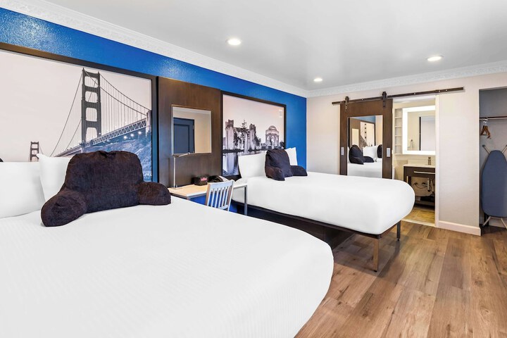 Room 18 of 29