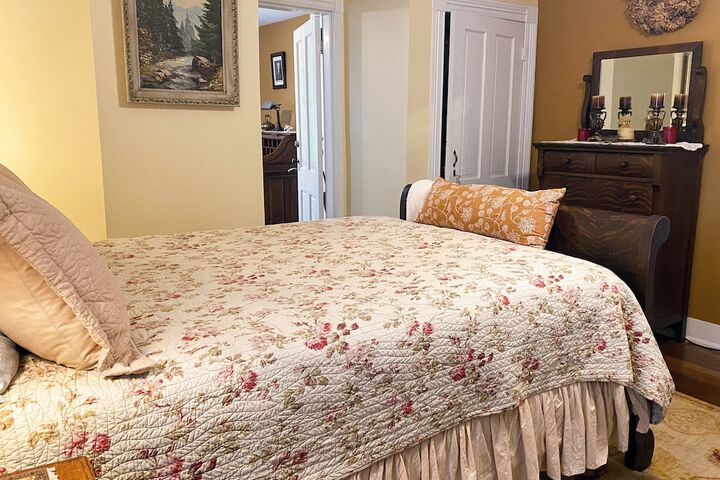 Colonial Beach Plaza Bed & Breakfast