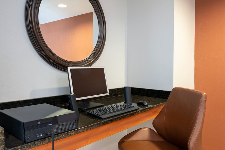 Business Center 46 of 47