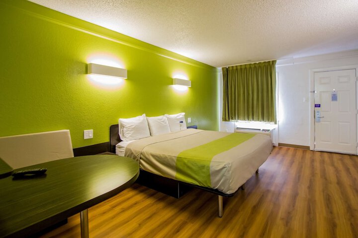 Room 7 of 13