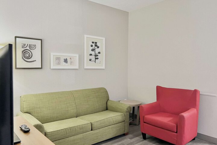 Room 27 of 46