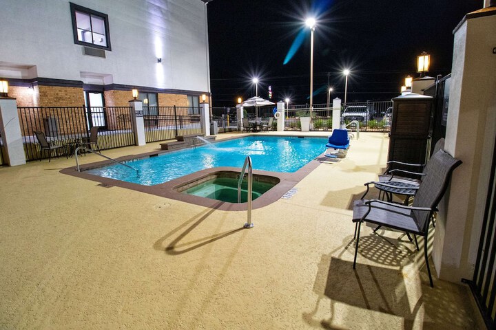 Pool 2 of 29