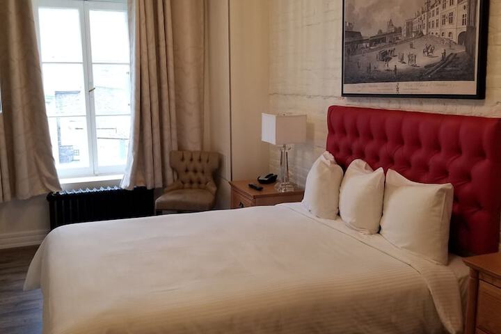 Room 13 of 42