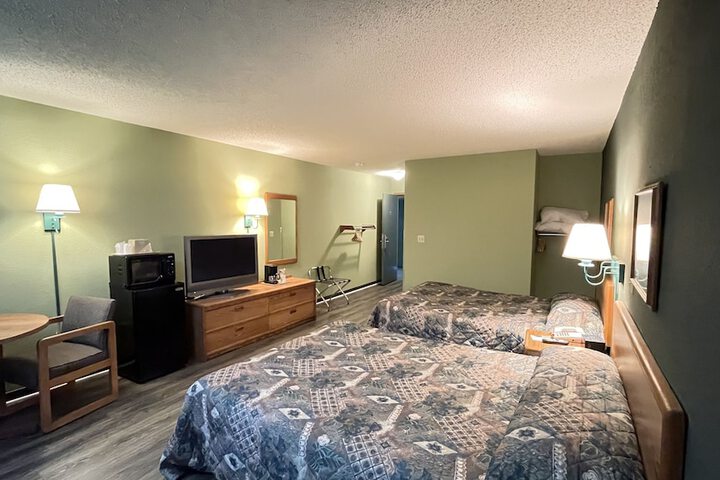Room 32 of 80