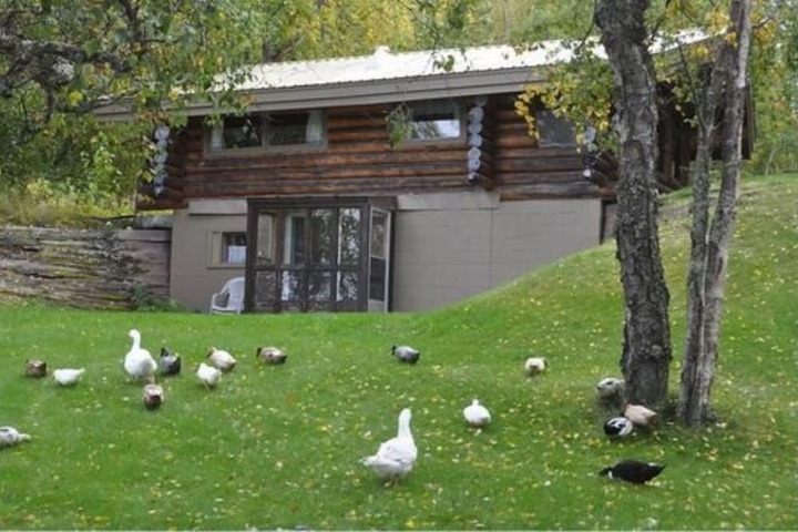 Daniels Lake Lodge B & B