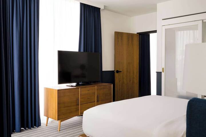 Room 21 of 90