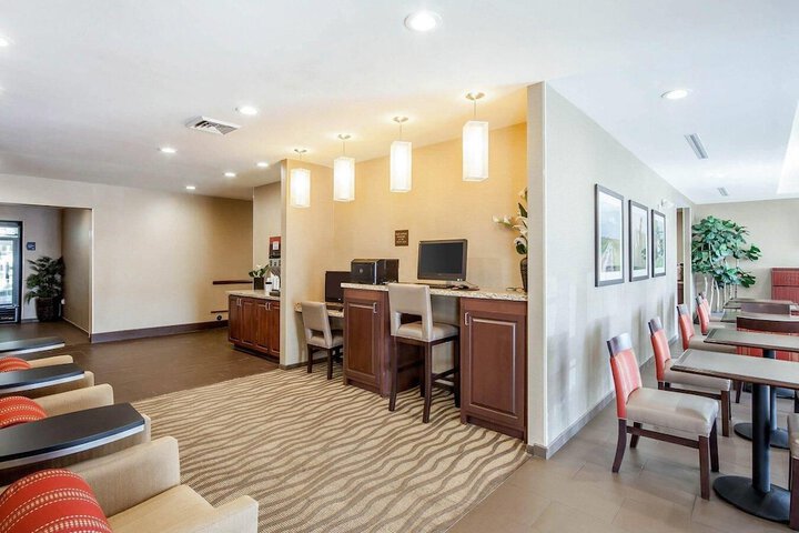 Comfort Suites Marietta - Parkersburg