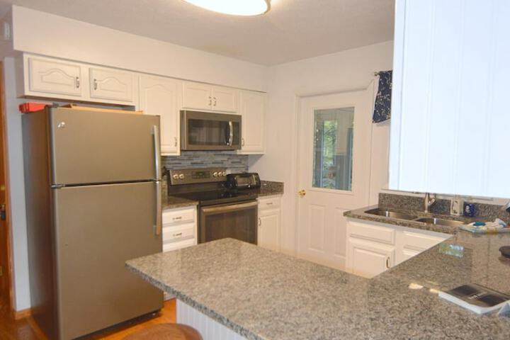 Rosies Creekside Retreat - 3 BR Escape!