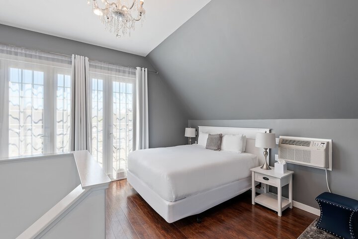Room 100 of 131