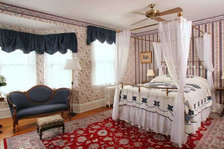 Room 105 of 128