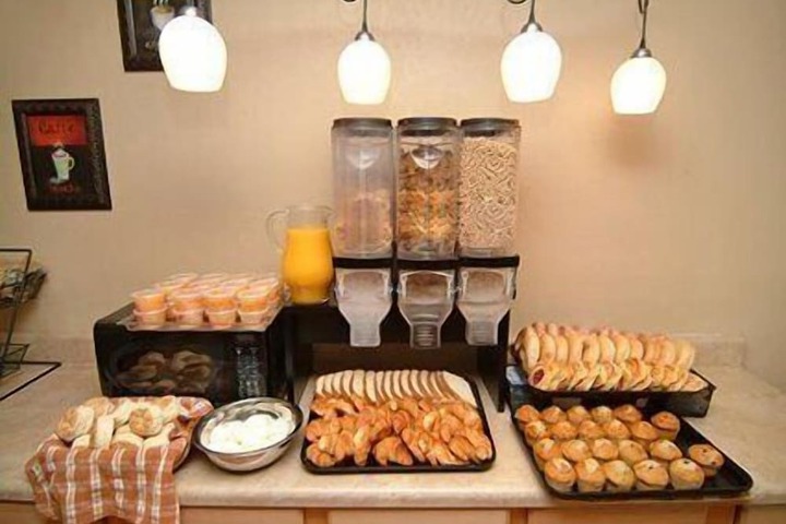 Breakfast/Coffee Service 30 of 37