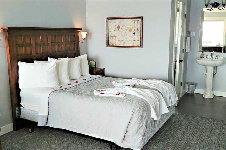 Room 13 of 37