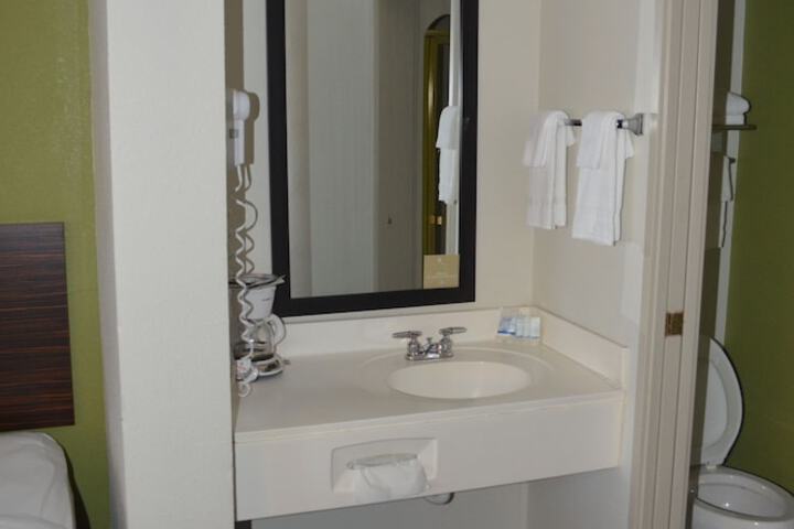 Room 21 of 38