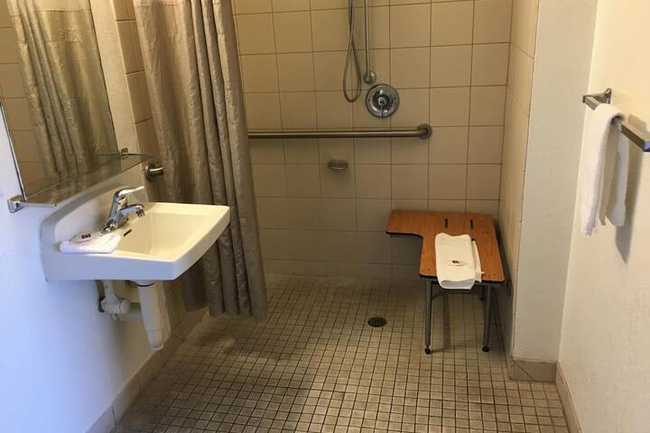 Room 15 of 35