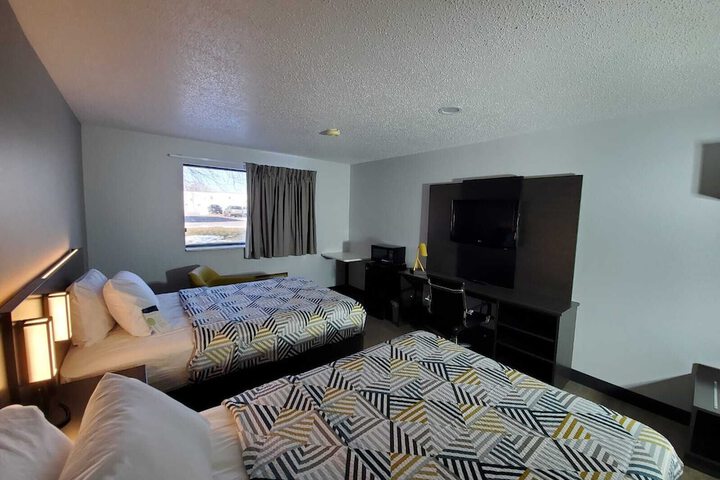 Motel 6 Kewanee IL
