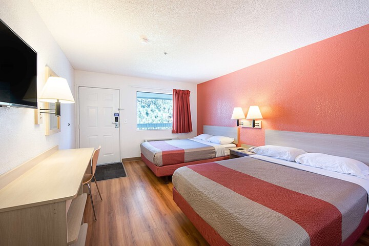 Room 15 of 33