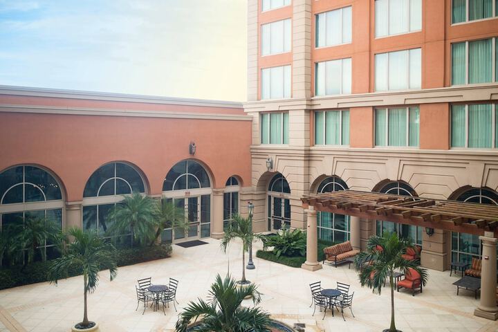 Hotel Exterior 61 of 65