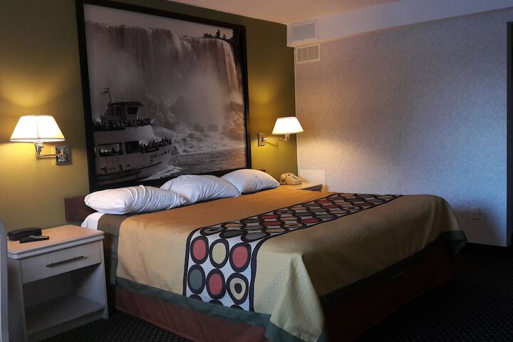 Room 16 of 31