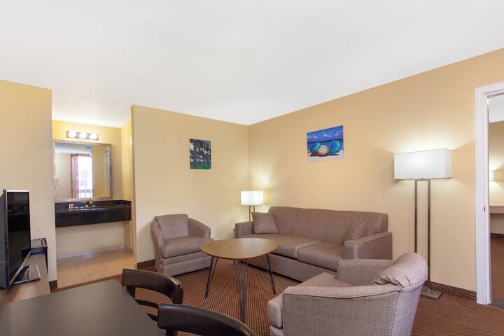 Room 21 of 33