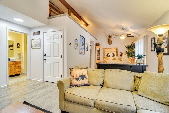 Cozy Bartlett Condo w / Deck & Resort Amenities!