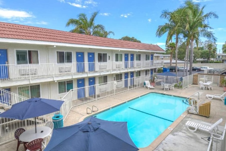 Pool 4 of 25