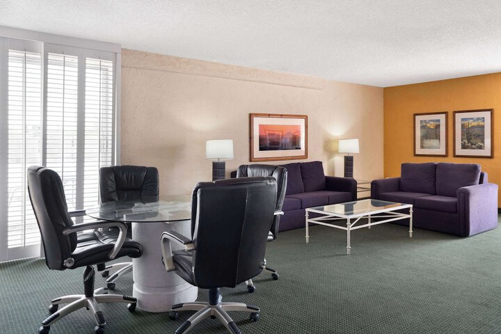 Room 32 of 51
