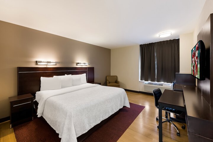 Red Roof Inn PLUS+ Columbus Downtown-Convention Center