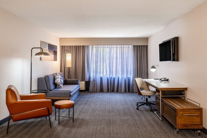 Room 26 of 40
