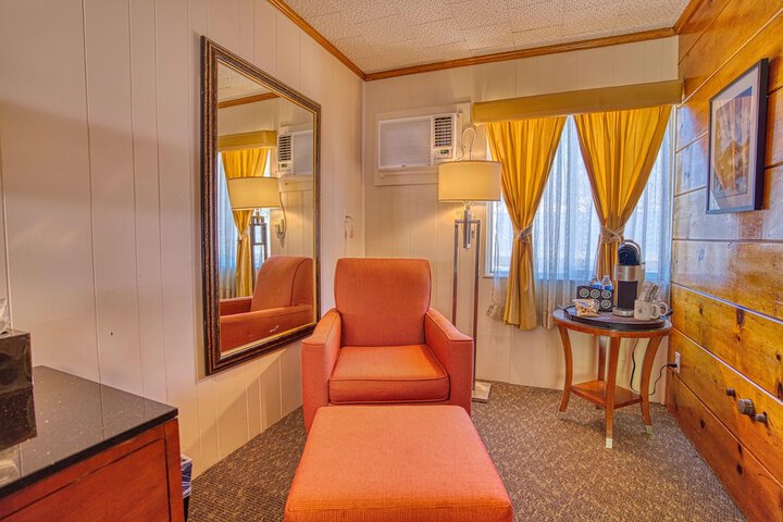 Room 21 of 36
