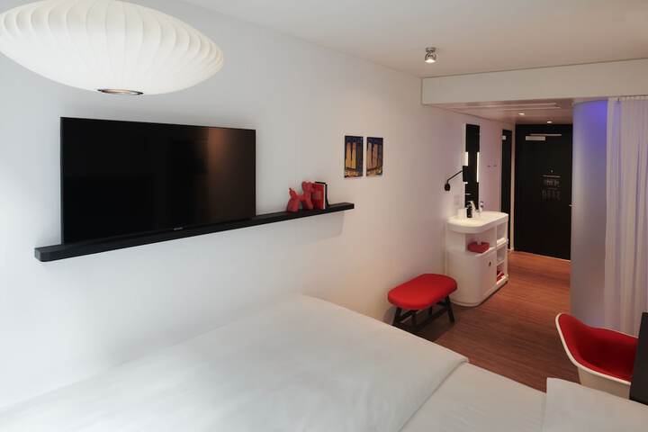 Room 17 of 43