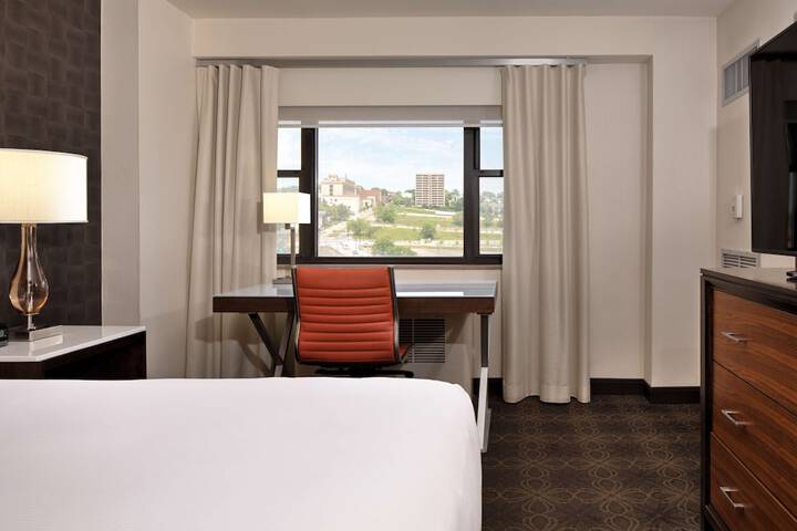 Room 37 of 84