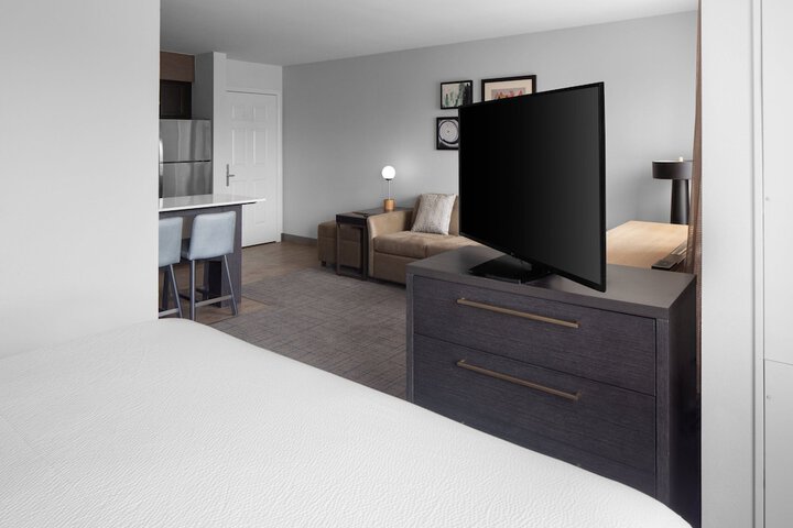 Room 28 of 40
