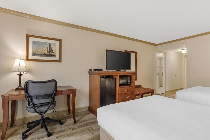Best Western PLUS Morristown Inn-Florham Park