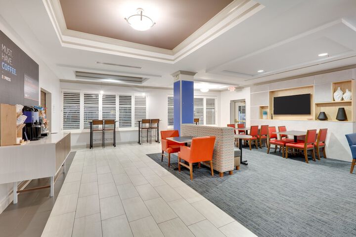 Holiday Inn Express & Suites Dublin by IHG