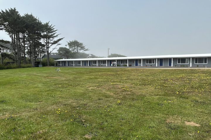 Tillicum Beach Motel (Deanes Oceanfront Lodge)
