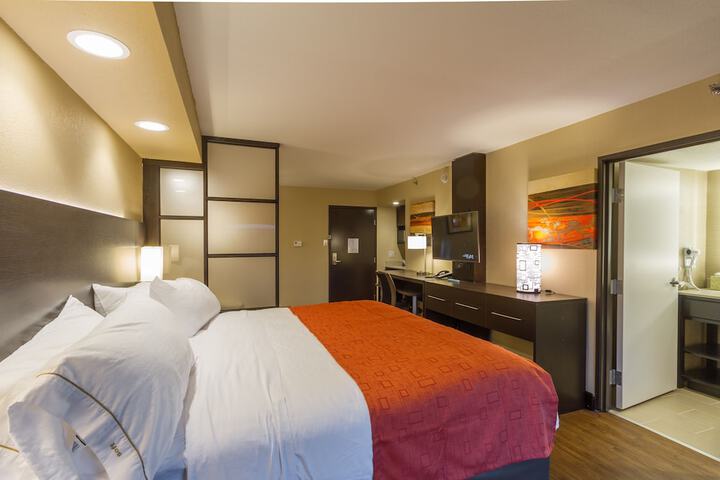 Room 43 of 103