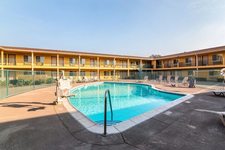 Pool 6 of 34