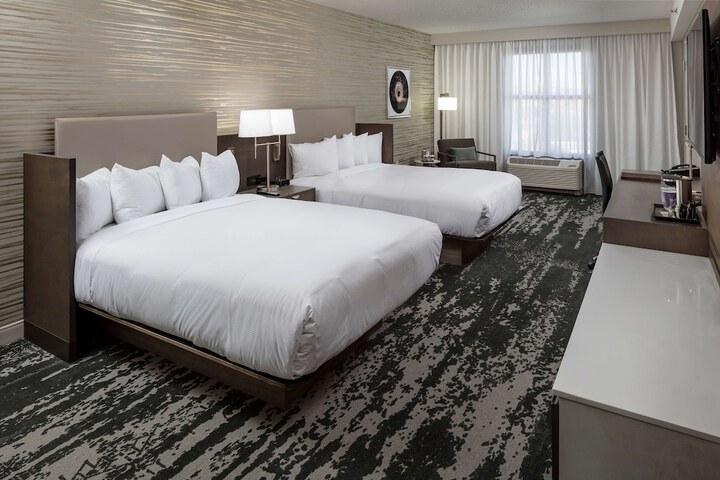 Room 32 of 52