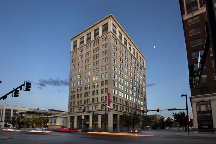 Ambassador Hotel Wichita Autograph Collection