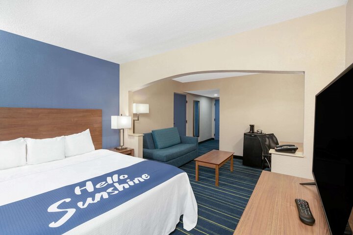 Room 15 of 28