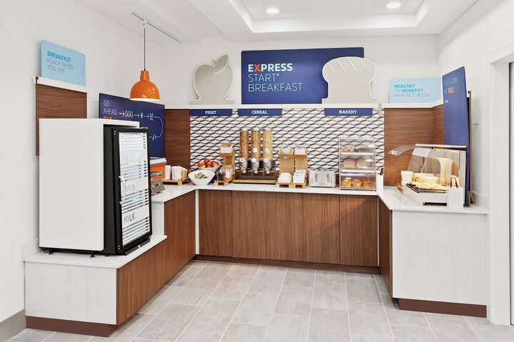 Holiday Inn Express & Suites Chicago West - OHare Arpt Area by IHG