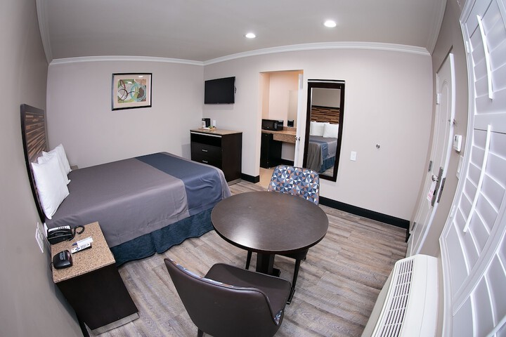 Room 17 of 37