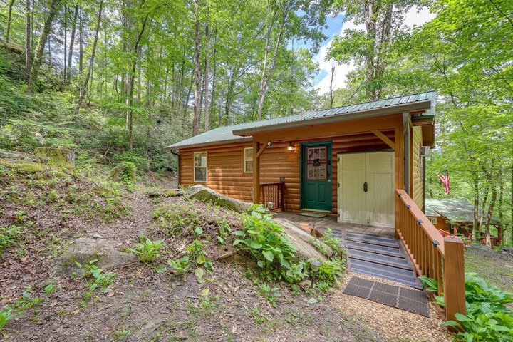 Remote Escape: Murphy Cozy Cabin in the Woods