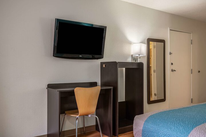 Room 27 of 34