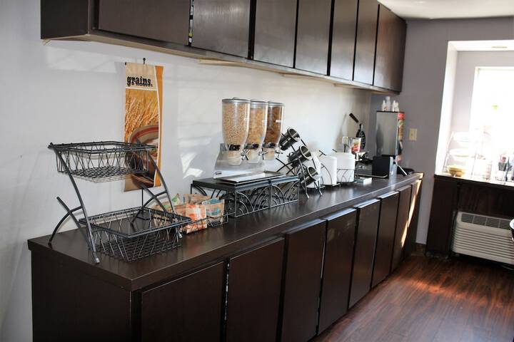 Breakfast/Coffee Service 25 of 28
