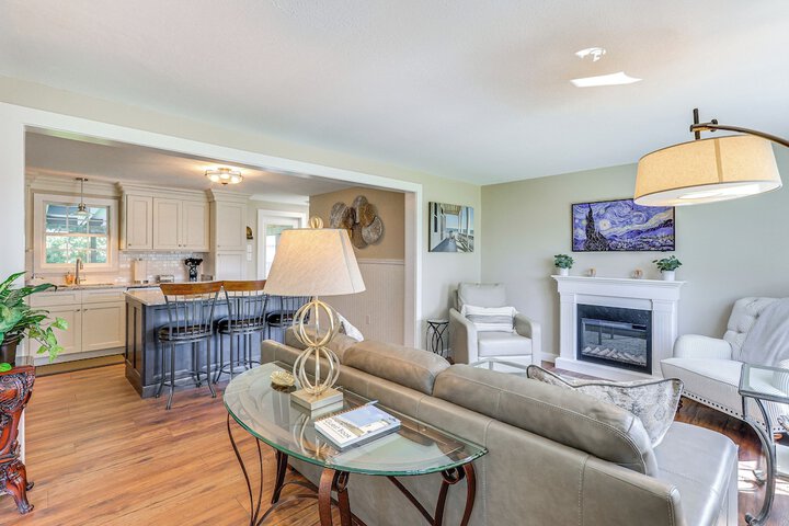 Old Saybrook Home w / Screened Porch & Ocean View!