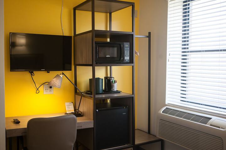 Room 10 of 32